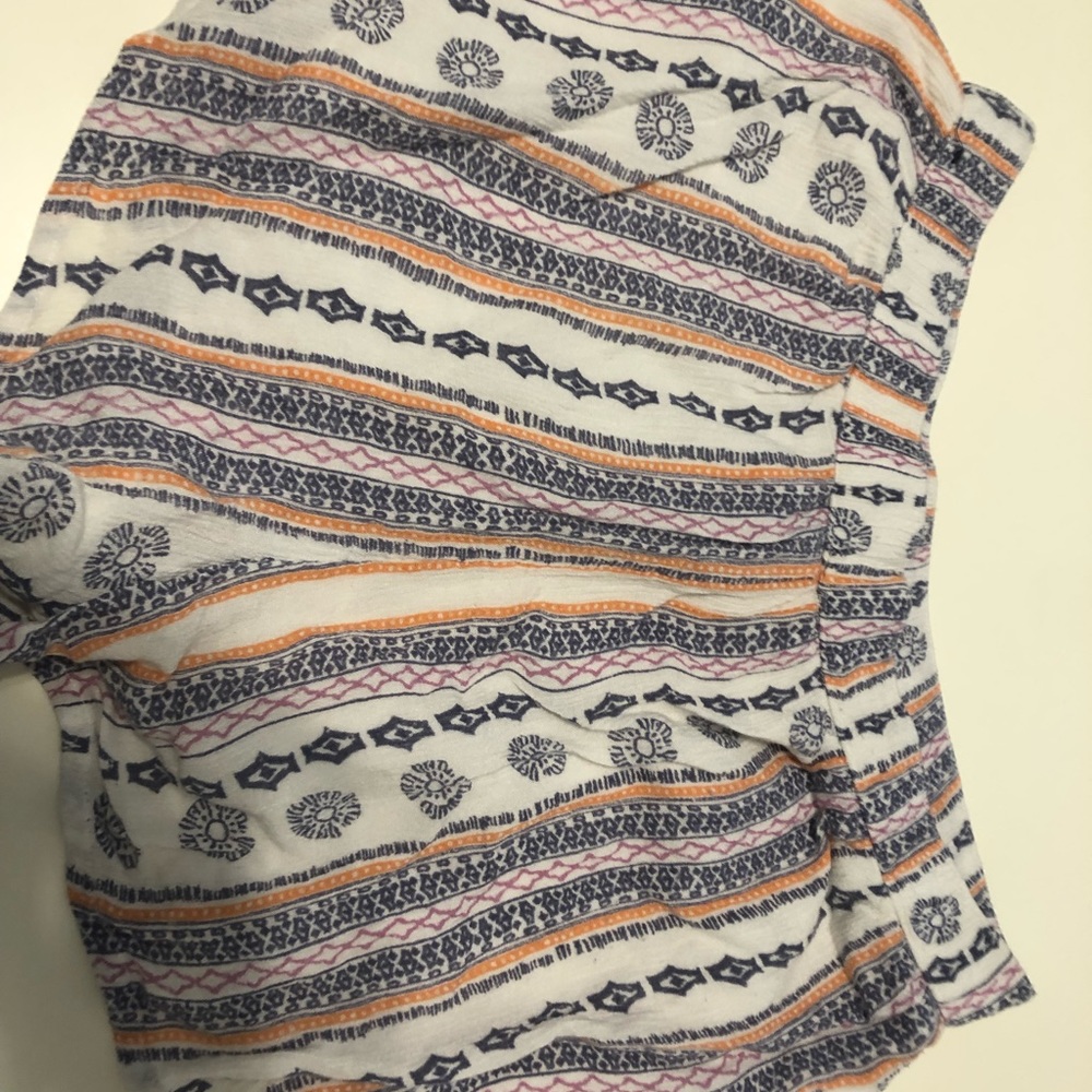 Pattern Flowy Shorts - Picture 3 of 3